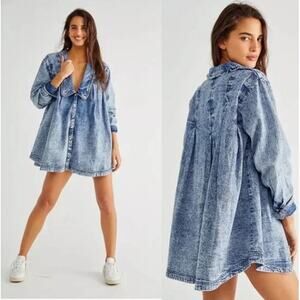 NEW! Free People Charlie Denim Shirt in LIGHT INDIGO (M)